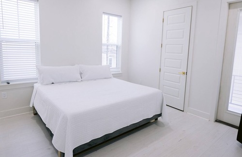 Tulane - Gravier Apartment | New near Canal st ,French quarters, Caesars Superdome