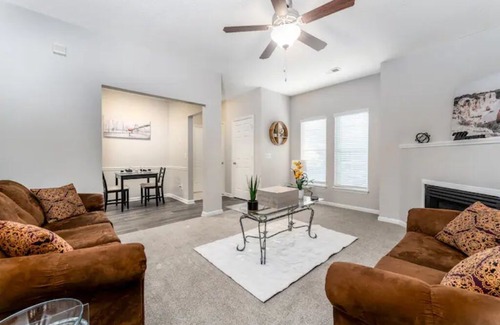 Greensboro Apartment | ★New★ Near Downtownϟ WifiNetflix★Cozy Modern Suite
