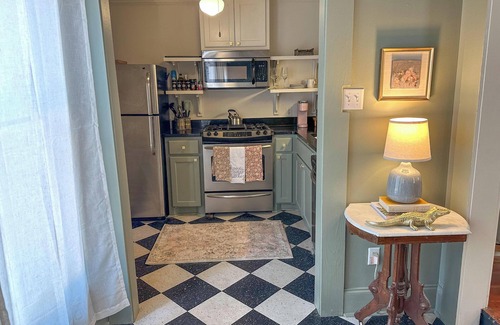 Natchez House | NEW NEW NEW Precious Cottage in Historic Downtown