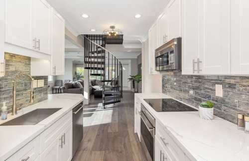 Downtown Fort Lauderdale House | NEW! Next to Las Olas - Heated Pool - 5BR