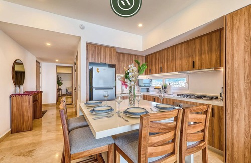 Las Glorias Apartment | New Oceanview Condo with Beach - Pools - Gym