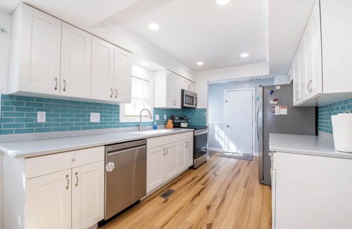 Saint Johns House | NEW! Orchard Inn - WATERFRONT 4BR/2BA - Walk 2 Beach/Park/Rentals/Playground