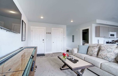 Bozeman Condo | NEW Outdoor Escape wirth Mountain Views