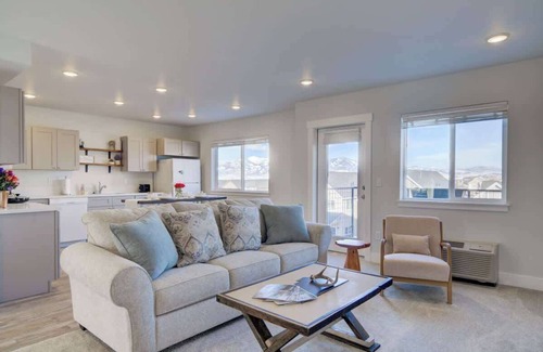 Bozeman Condo | NEW Outdoor Escape wirth Mountain Views
