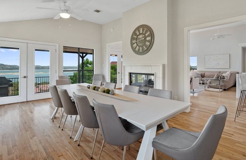 Lower Basin Lake Travis House | NEW 'Overlook Oasis'- Minutes to Lake Travis! 5BR Luxurious Home - Lake Views! Amazing Kitchen!