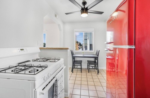 North Pacific Beach House | New Pacific Beach Surf Pad BBQ/Fire Pit-Sleeps 4