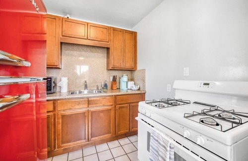 North Pacific Beach House | New Pacific Beach Surf Pad BBQ/Fire Pit-Sleeps 4