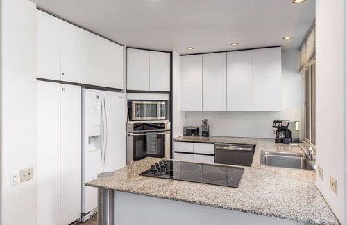 Wailea Condo | New! Palms 702 - Romantic Retreat - Split AC in Bedroom - Open-Air Living Area