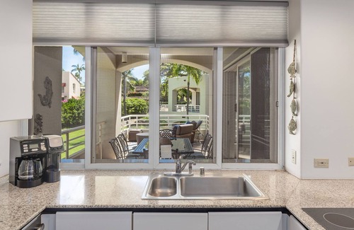 Wailea Condo | New! Palms 702 - Romantic Retreat - Split AC in Bedroom - Open-Air Living Area