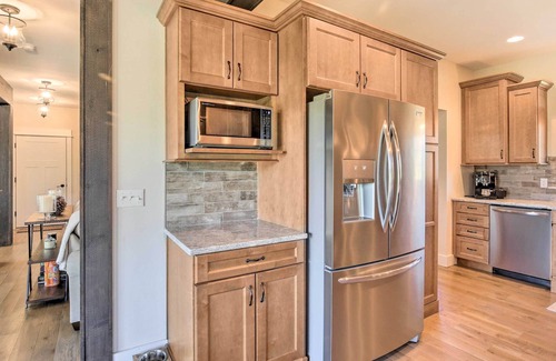 New Paltz House | New Paltz Home w/ Fire Pit + Gas Fireplace!