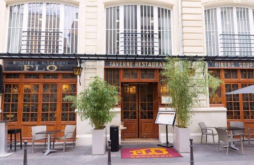 Quartier de la Porte-Saint-Denis Apartment | NEW Paradis - Large 2Bdrs Flat - Heart of Paris 10