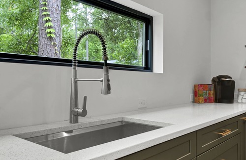 Ogden House | NEW peaceful, in the trees, close to the beach