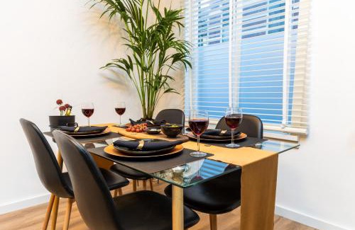 Scheveningen Badplaats Apartment | New Pearl of Scheveningen Black Swan beach a Family loft The Hague 180A
