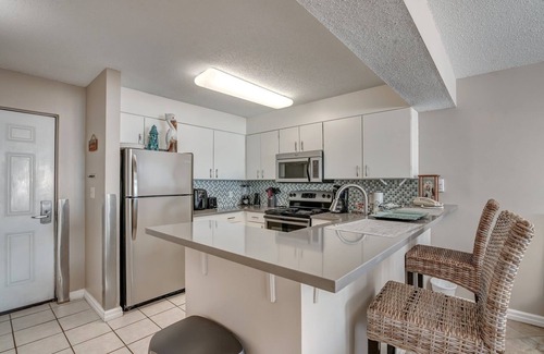 Destin Condo | NEW! Pelican Beach 0918 2-Bedroom Condo with Beach view
