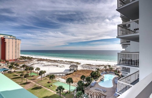 Destin Condo | NEW! Pelican Beach 0918 2-Bedroom Condo with Beach view