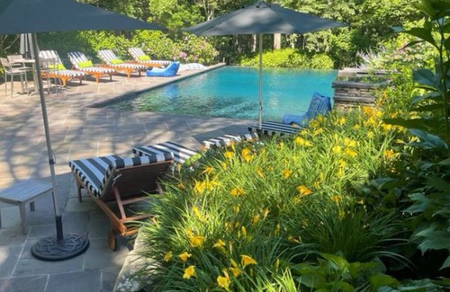 Northwest Harbor House | New pickle ball court. Infinity Pool - Hot Tub. Avail July 1st-July 31st 2024.