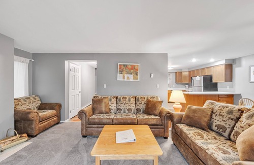 North Creek House | NEW! Powder Pass 11J - Cozy End Unit Retreat by The Summit at Gore Mountain