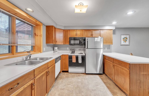 North Creek House | NEW! Powder Pass 11J - Cozy End Unit Retreat by The Summit at Gore Mountain