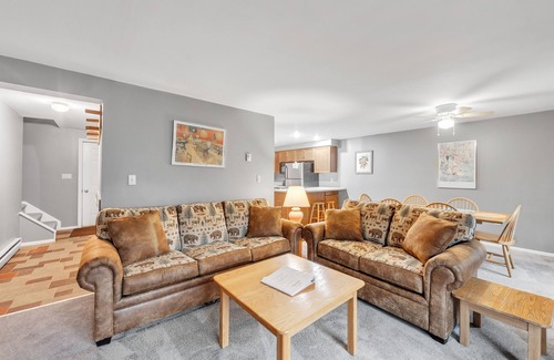 North Creek House | NEW! Powder Pass 11J - Cozy End Unit Retreat by The Summit at Gore Mountain