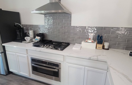 Roseville Apartment | New Private and Quiet studio with AC and WiFi in wonderful Roseville