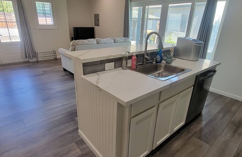 Roseville Apartment | New Private and Quiet studio with AC and WiFi in wonderful Roseville