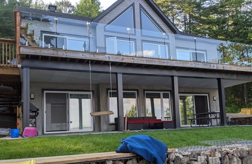 Mansfield-et-Pontefract Cottage | New Private Waterfront Home