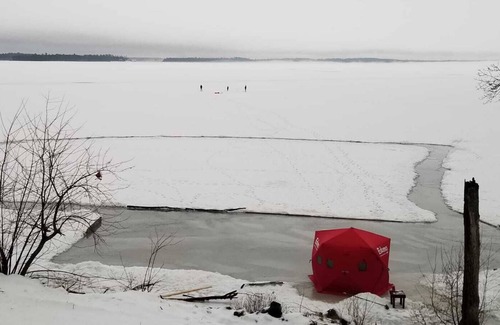 Mansfield-et-Pontefract Cottage | New Private Waterfront Home