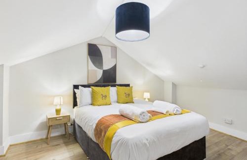 Cheltenham House | NEW Queens Road Property by Signature Stays