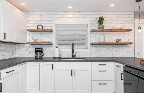 Knoxville House | *NEW* Quiet 2-Bedroom Retreat in Country Setting
