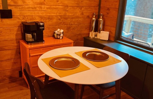 Bryson City Cabin | NEW! Recently Renovated 1950's Cabin w/HOT TUB!