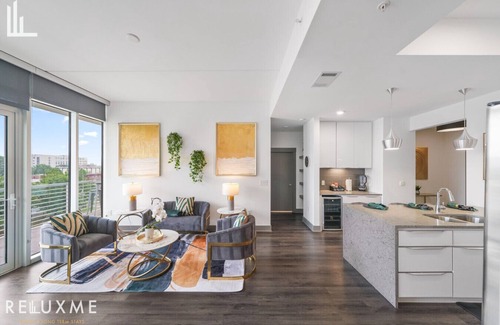 Second Ward Apartment | NEW Reluxme | High-Rise Escape 2BD w/King Top Amenities🏙️