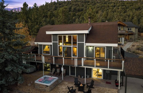 Big Bear City Cabin | New Remodel*Arcade*Hot Tub*Air Conditioning*Lake 2 Miles*Mountain Views/Trails