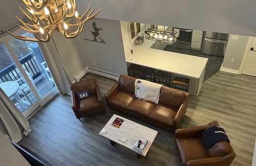 Stratton Mountain Condo | New Renovated 3BR/4BTH Condo Sleeps 10 Gym Heated Pool Walk to Stratton Mtn