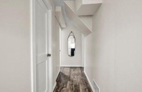 Berea House | NEW Renovated Near CLE - King Bed, Metropark & Firepit