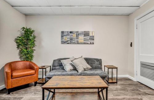 Berea House | NEW Renovated Near CLE - King Bed, Metropark & Firepit