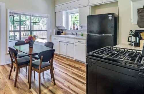 Weatherford House | New Rental Promo, Discounted Rate! 2Bed/2Bath Home, Walk to Downtown Weatherford