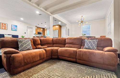 Lakeview Boat Rental | NEW Retro Retreat! 15 min to beach!n