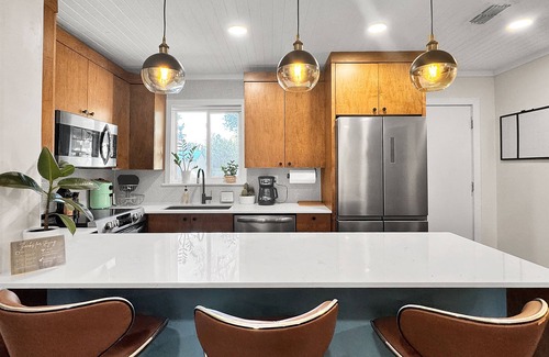 Lakeview Boat Rental | NEW Retro Retreat! 15 min to beach!n