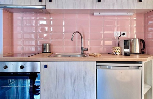 Patras Apartment | New Retropolitan Club - luxstay apt with terrace In Patras♥️