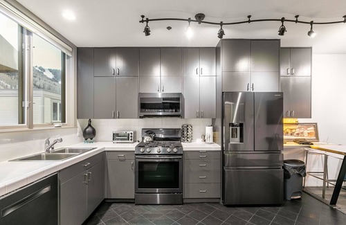 Telluride House | New San Juan 303 by AvantStay | Modern Penthouse w/Deck Overlooking Main Street