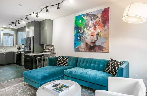 Telluride House | New San Juan 303 by AvantStay | Modern Penthouse w/Deck Overlooking Main Street