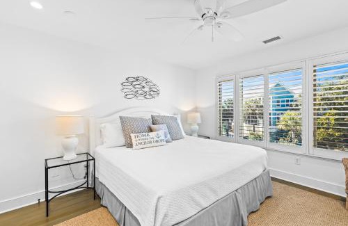 Isle of Palms Apartment | New! Seagrove Villa 9D - Luxurious Top Floor Villa