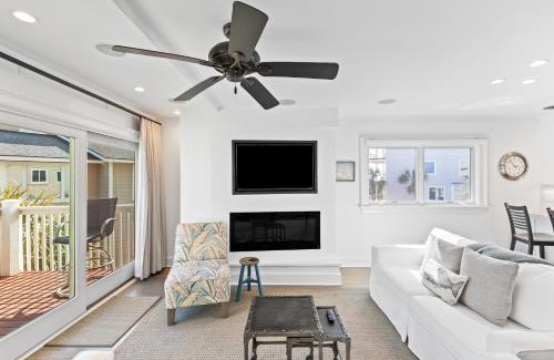 Isle of Palms Apartment | New! Seagrove Villa 9D - Luxurious Top Floor Villa