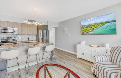 Marathon Apartment | *New* Seascape! Waterfront-Pool-Dock