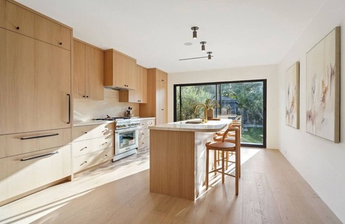 Sherman Oaks Apartment | NEW! Sherman Oaks Luxury Retreat w/Saltwater Pool