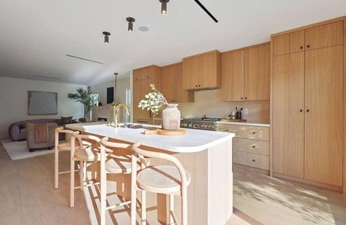 Sherman Oaks Apartment | NEW! Sherman Oaks Luxury Retreat w/Saltwater Pool
