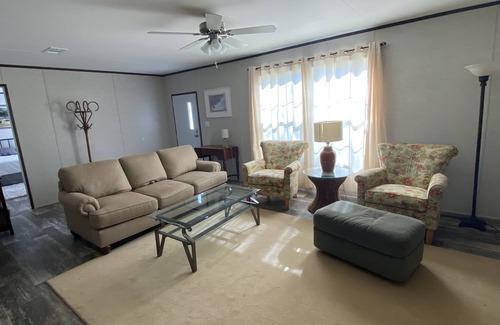 Southport House | New Southport house 4 miles from beach and town.