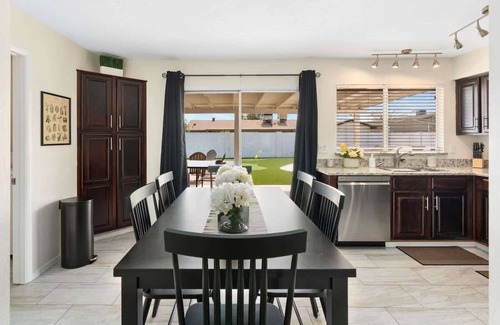 Glendale House | *NEW* Southwest Pool Oasis! Ping Pong & Mini Golf!