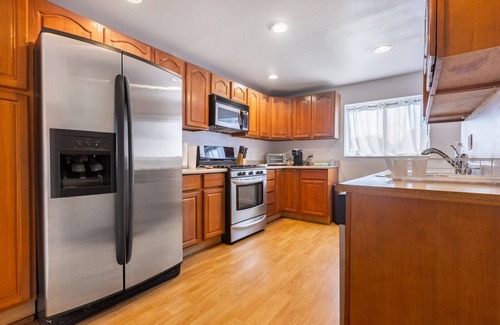 Avalon Apartment | NEW! ☀️ Spacious Suite ☀️ Sun Patio ☀️ Full Kitchen