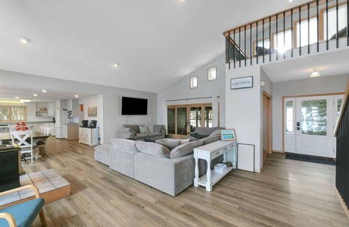 Walker House | NEW! Spacious 10-BR Leech Lake Retreat w/Game Room